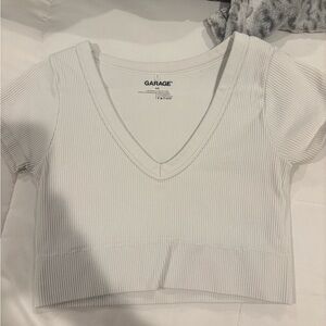 💘3 for 25💘 GARAGE white cropped v-neck top